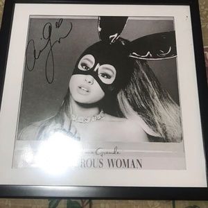 ARIANA GRANDE SIGNED ISO!